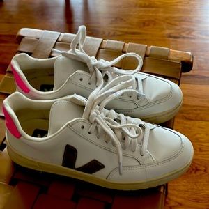 Used vejas sneakers